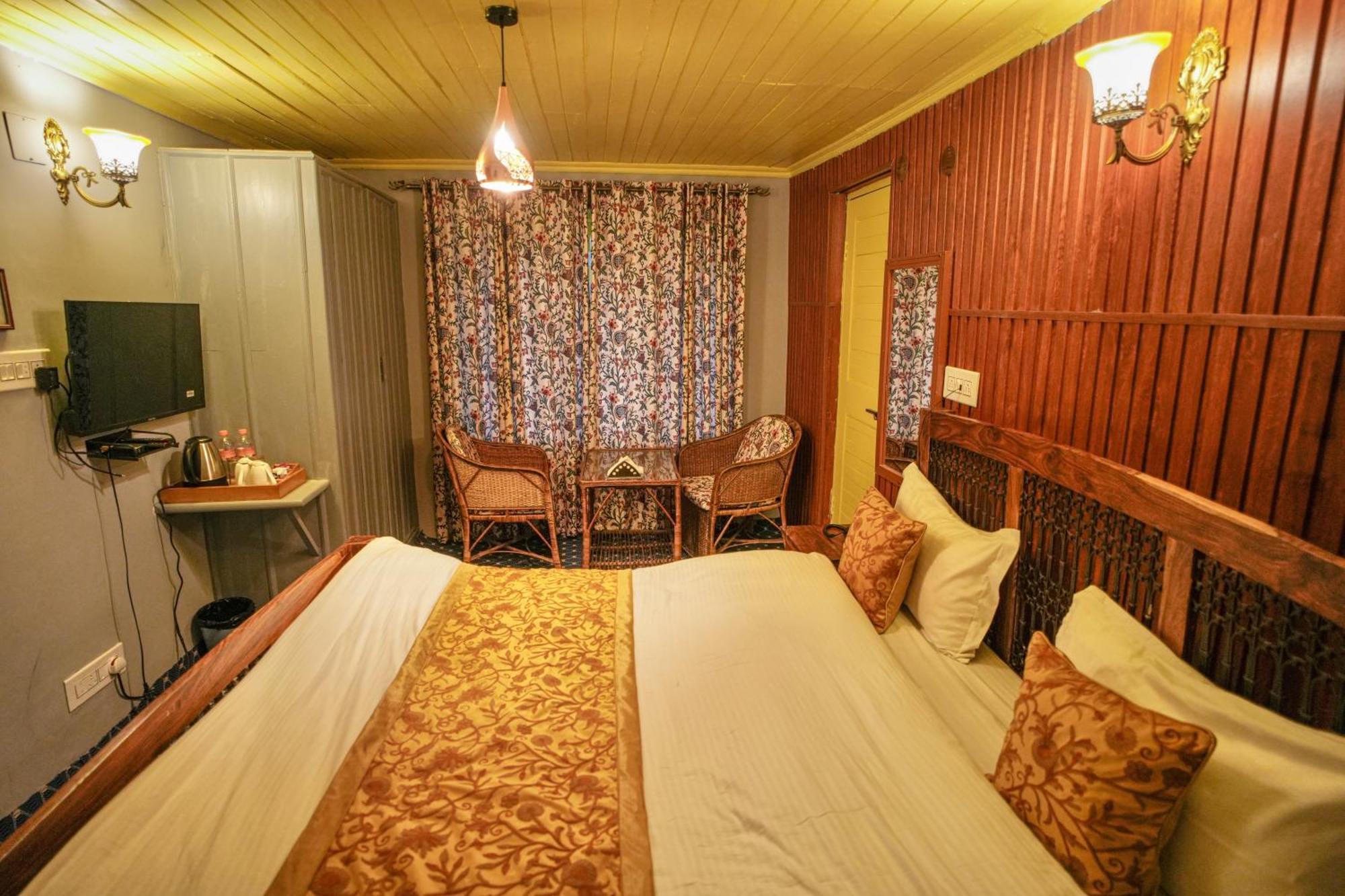 Hotel Little Silver Pahalgam Ngoại thất bức ảnh